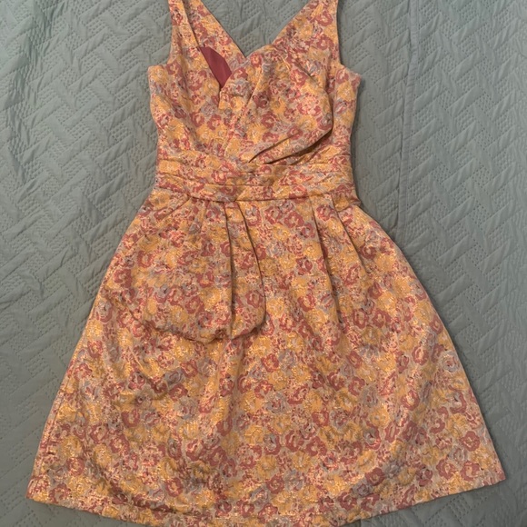 Beautiful dress! - Picture 2 of 7